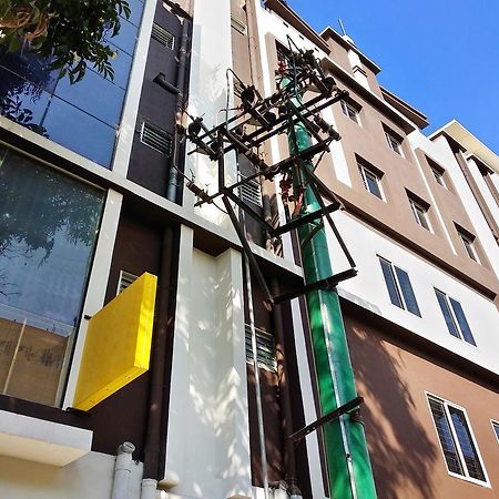 Oyo 10843 Hotel Rmv Savera バンガロール エクステリア 写真